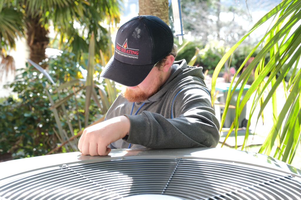 AC tech fixing outdoor unit